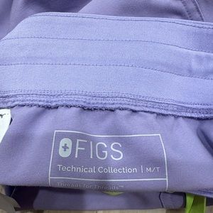 Lavender dew figs scrubs. M/T yola skinny pants.